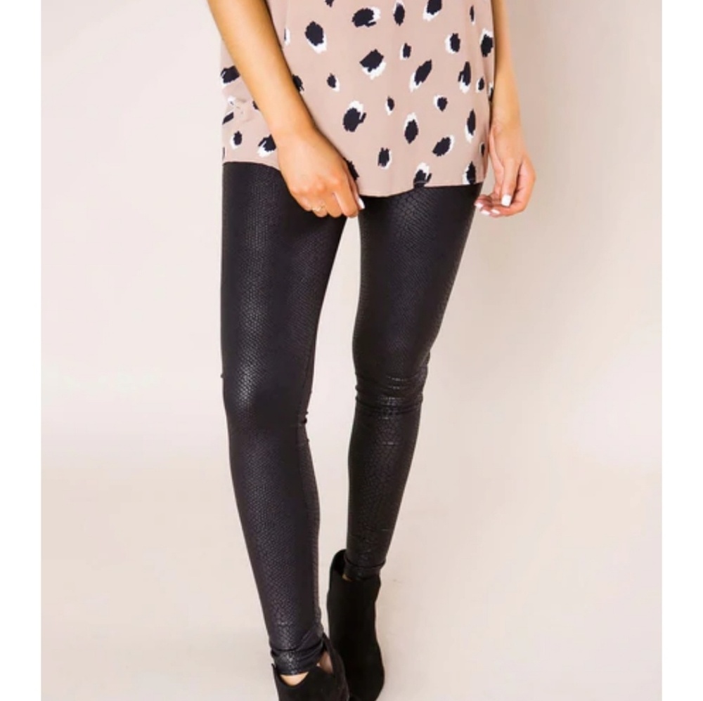 HOLIDAY SALE NWT || Faux Leather / Snakeskin Leggings